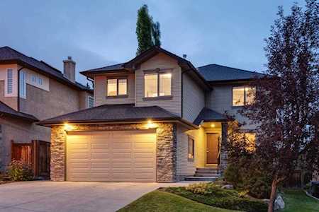 66 Elkton Way SW Calgary, AB T3H 4Y8