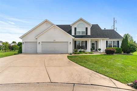 211 Fairwood Place Ct Lake St Louis, MO 63367