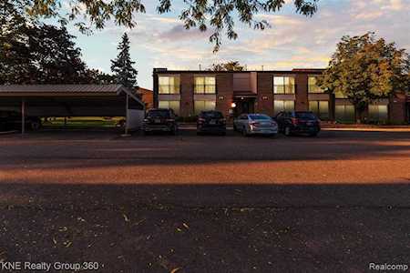 18331 University Park Dr Livonia, MI 48152
