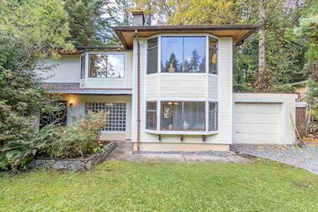 445 Newlands Place West Vancouver, BC V7T 1W4