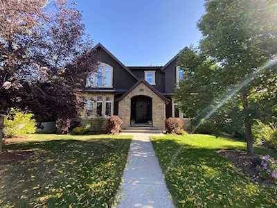 68 Rosevale Dr NW Calgary, AB T2K 1N5