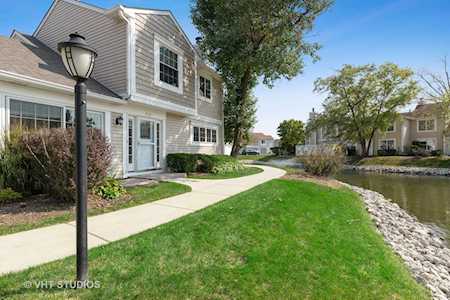272 Le Parc Circle Buffalo Grove, IL 60089