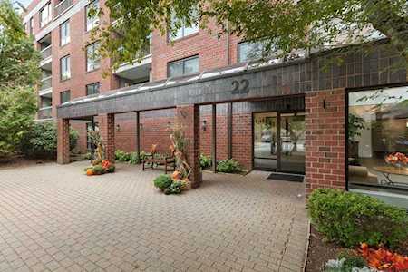 22 Railroad St #412 Andover, MA 01810