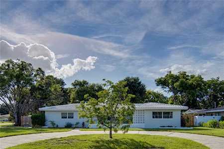 1750 Meredith Ln Belleair, FL 33756