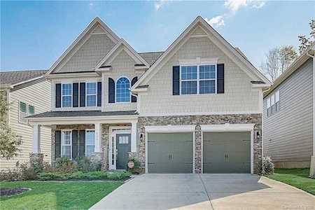 220 Robinwood Ln Lake Wylie, SC 29710