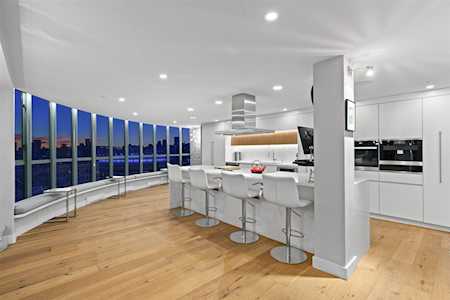 2801 1188 Quebec Street Vancouver, BC V6A 4B3
