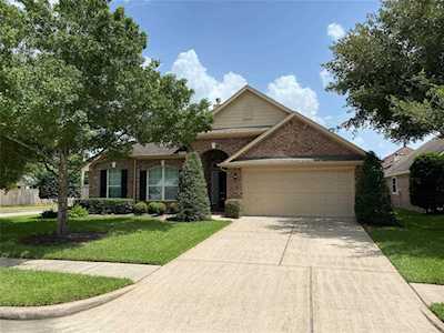 5303 Spring Oak Dr Pasadena, TX 77505