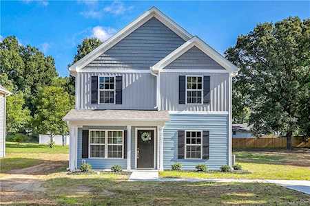 301 Featherstone Dr Charlotte, NC 28213