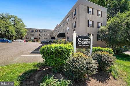 2051 Woodstock St #101 Arlington, VA 22207