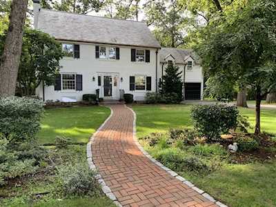 28 Boulder Rd Wellesley, MA 02481