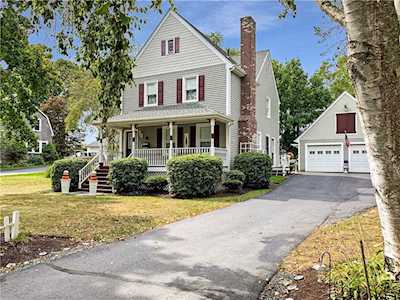 25 Brown St South Kingstown, RI 02879