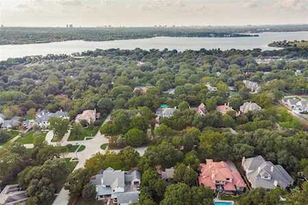 8514 Forest Hills Boulevard Dallas, TX 75218