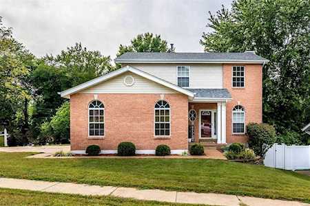 301 Carlson Ave Maryland Heights, MO 63043