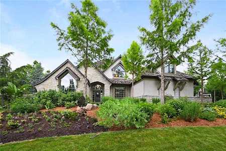 2404 NE Lake Breeze Dr Lees Summit, MO 64086