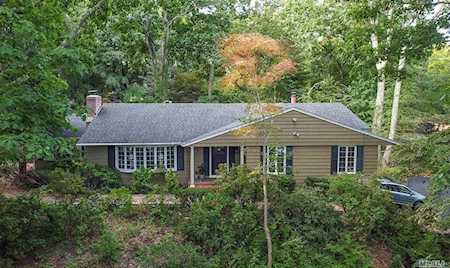 22 Brookfield Road Fort Salonga, NY 11768