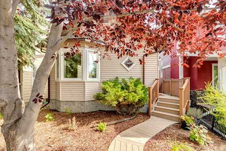 2228 26A St SW Calgary, AB T2E 2C3