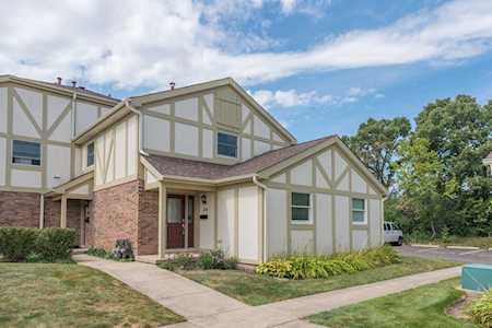 210 Queens Cove Barrington, IL 60010