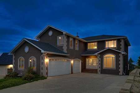 54 Signature Heights SW Calgary, AB T3H 3C1