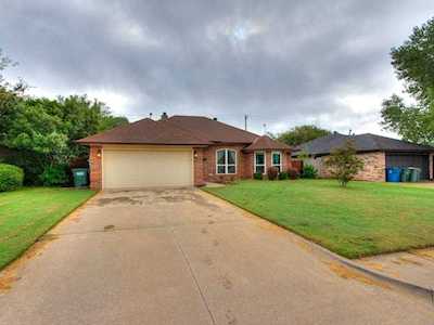 1712 Saint Christopher Dr Edmond, OK 73003