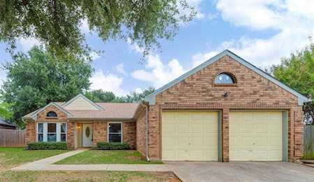 302 Sage Lane Euless, TX 76039