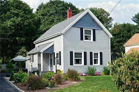 527 Davisville Rd North Kingstown, RI 02852