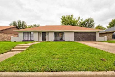 912 Arrow Wood Street Benbrook, TX 76126