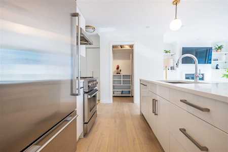 1225 Richards Street #1208 Vancouver, BC V6B 1E6