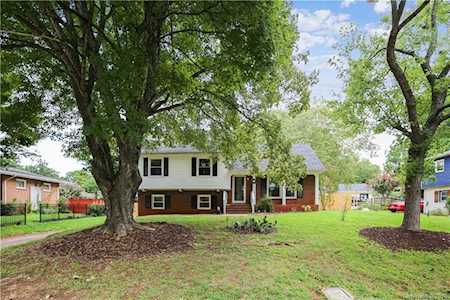 1933 Bentley Place Charlotte, NC 28205