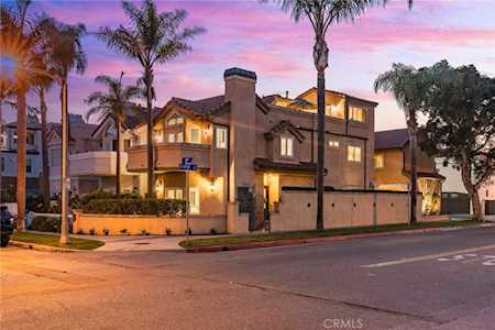 327 8th Street Huntington Beach, CA 92648