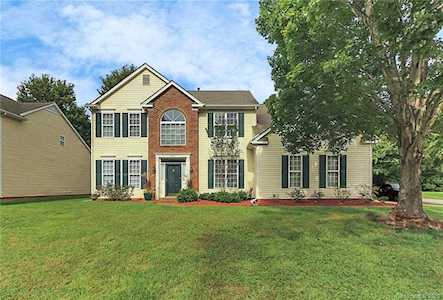 6906 Sweetfield Dr Huntersville, NC 28078