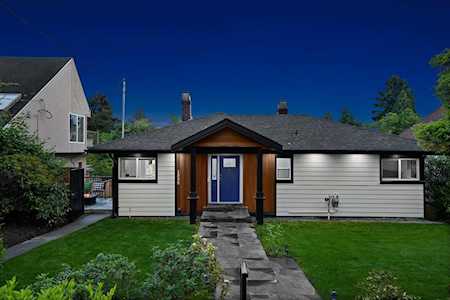 1550 Kings Avenue West Vancouver, BC V7V 2B4