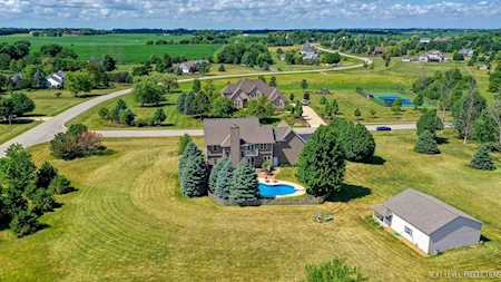 2018 Devonshire Ct Oswego, IL 60543