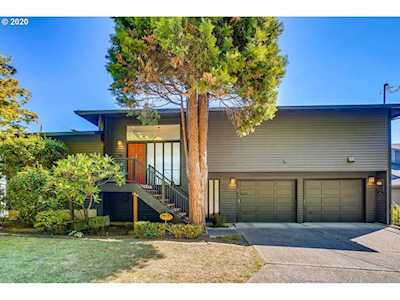 6530 S View Point Ter Portland, OR 97239