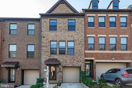 9265 Wood Violet Ct Fairfax, VA 22031