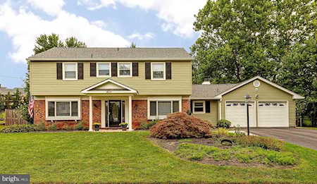 4111 Meadow Hill Ln Fairfax, VA 22033