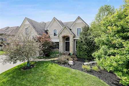 9644 Pickering St Lenexa, KS 66227
