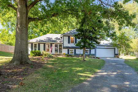 10701 English Oak Ct Louisville, KY 40241