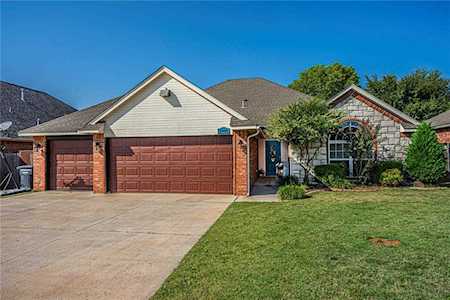 2409 SE 11th St Moore, OK 73160
