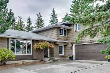 515 Lake Bonavista Dr SE Calgary, AB T2J 0M2