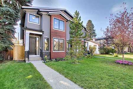 1109 19 Ave NW Calgary, AB T2M 1A1
