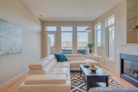 5222 22 Ave NW Calgary, AB T3B 0Y9