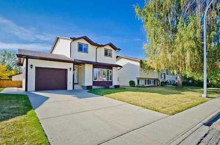 25 Brentwood Dr Strathmore, AB T1P 1G3