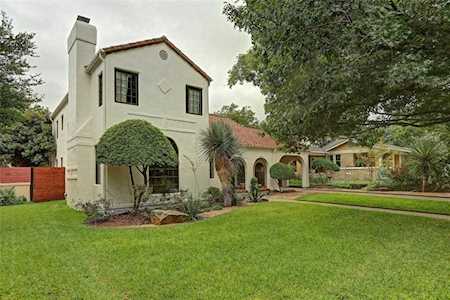 2337 W Magnolia Avenue Fort Worth, TX 76110