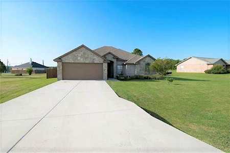 1323 W Chippewa Trail Granbury, TX 76048