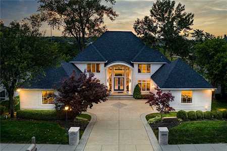 10929 Harbor Bay Drive Fishers, IN 46040
