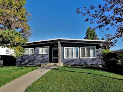 5040 Barron Dr NW Calgary, AB T2L 1T6