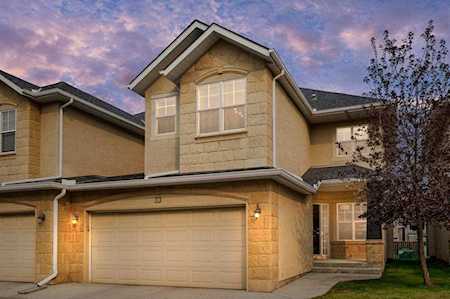 39 Strathlea Common SW #23 Calgary, AB T3H 3S6