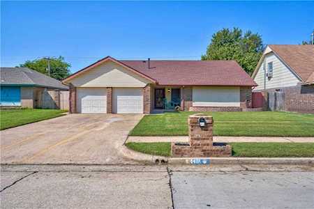 401 N Ramblin Oaks Dr Moore, OK 73160