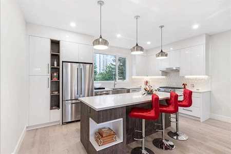 3355 Spruce Dr SW #2 Calgary, AB T3C 3A3