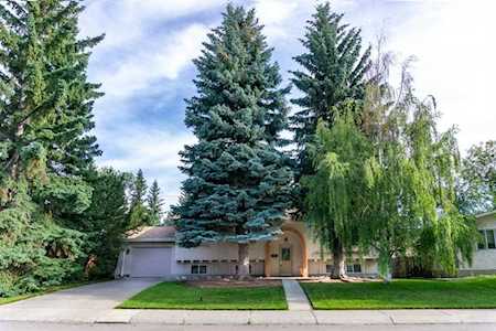 38 Oaklawn Place SW Calgary, AB T2V 3Z1